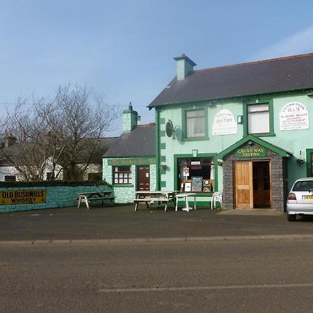 Causeway Tavern Bed & Breakfast Bushmills Exterior photo