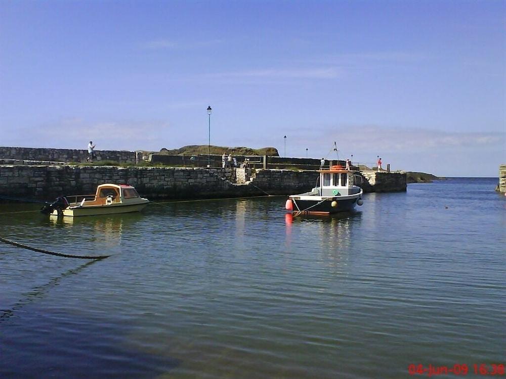 Causeway Tavern Bed & Breakfast Bushmills Exterior photo